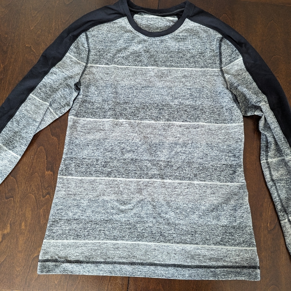 Lululemon Men’s Long Sleeve Velocity medium